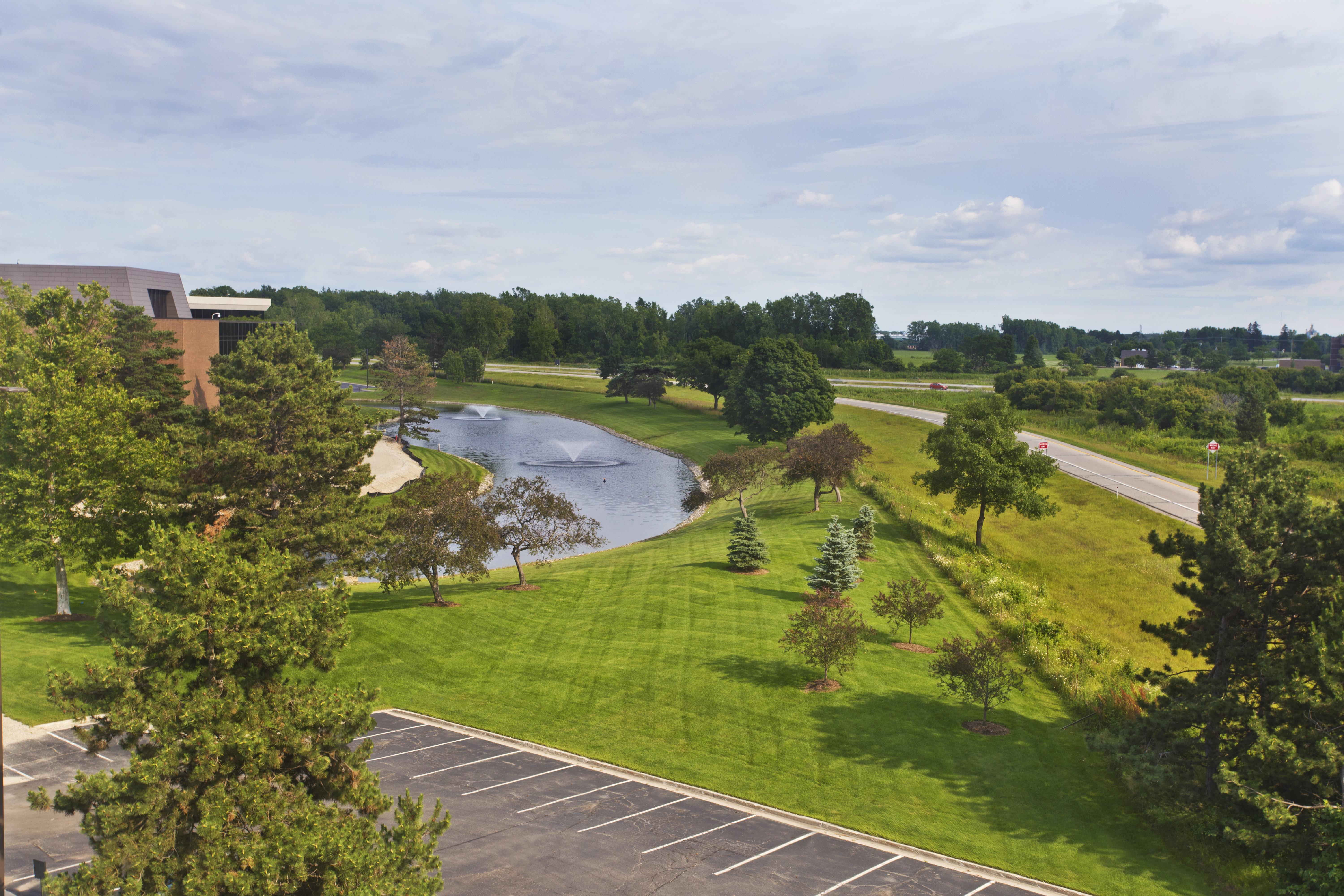 Hotel Crowne Plaza Lansing By Ihg Extérieur photo